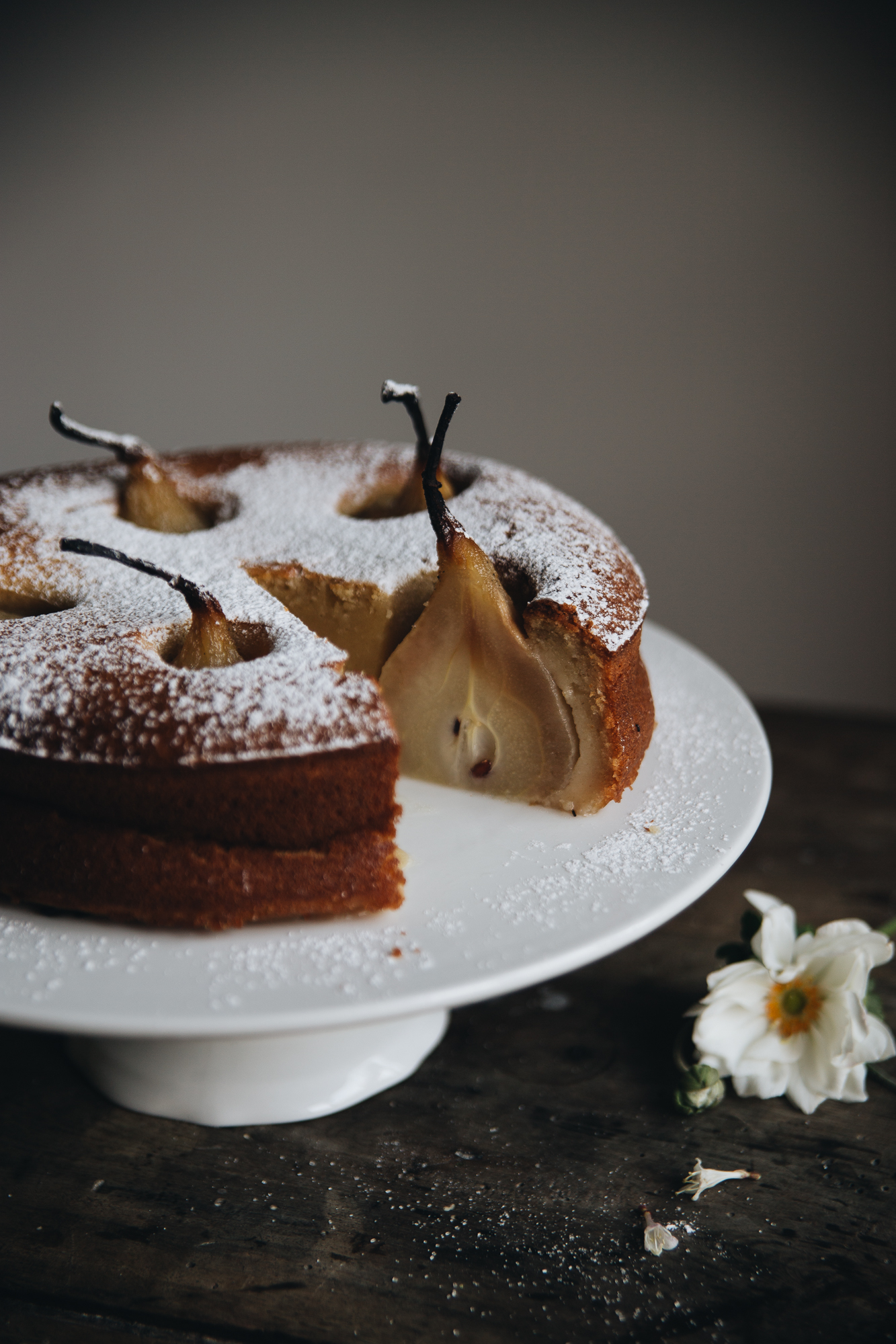 Gâteau aux poires pochées à la vanille - Ophelie's Kitchen Book